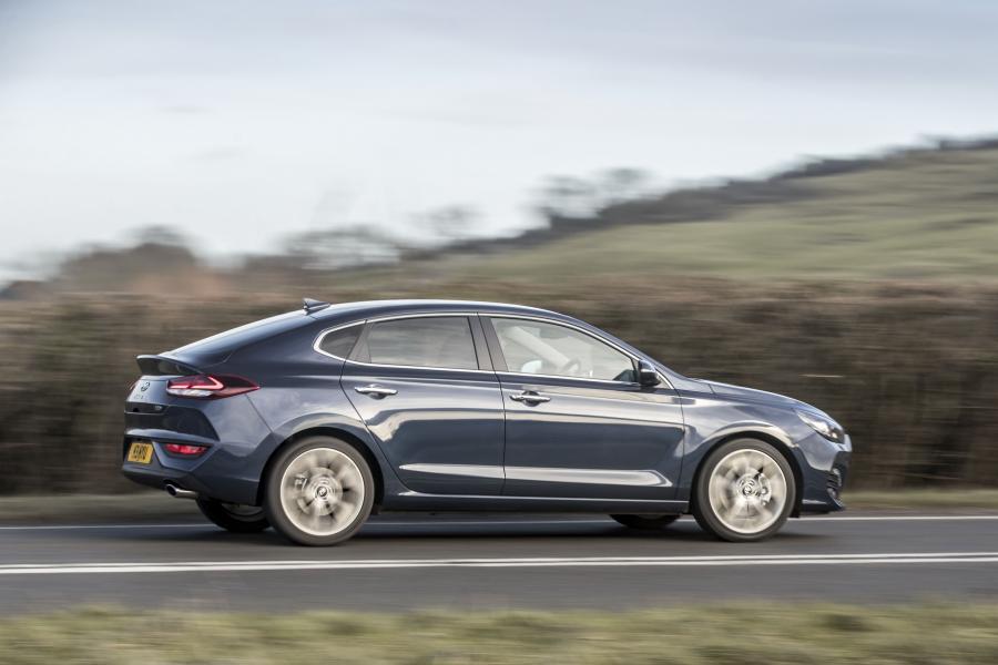  Hyundai i30 Fastback (PD) 2018 года  (UK) (фото 3 из 40)